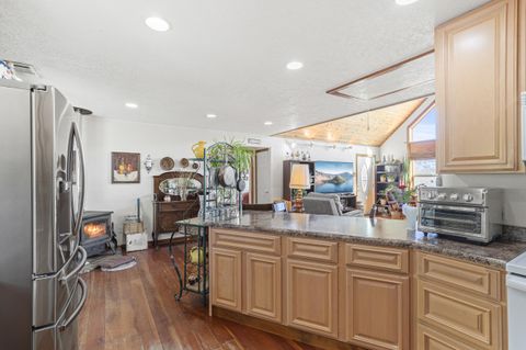 Tiny photo for 889 H Avenue, Powers, OR 97466 (MLS # 220214042)