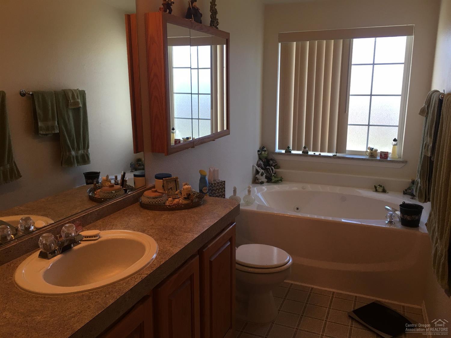 Ni Lah Sha Village - Residential