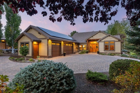 Photo of 61583 Tam McArthur Loop, Bend, OR 97702 (MLS # 220228661)