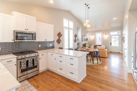 Tiny photo for 2735 NW High Lakes Loop, Bend, OR 97703 (MLS # 220219262)