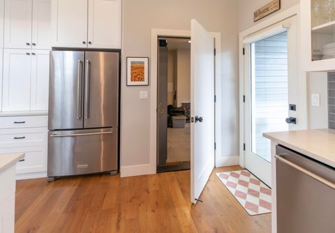 Tiny photo for 2735 NW High Lakes Loop, Bend, OR 97703 (MLS # 220219262)