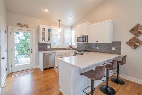 Tiny photo for 2735 NW High Lakes Loop, Bend, OR 97703 (MLS # 220219262)