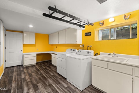 Tiny photo for 1438 NE Sherman Lane, Grants Pass, OR 97526 (MLS # 220222836)