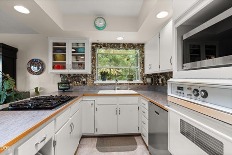 Tiny photo for 1438 NE Sherman Lane, Grants Pass, OR 97526 (MLS # 220222836)