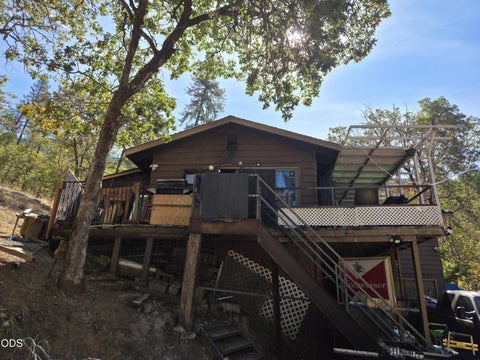 Photo of 795 Savage Creek Road, Grants Pass, OR 97527 (MLS # 220229582)