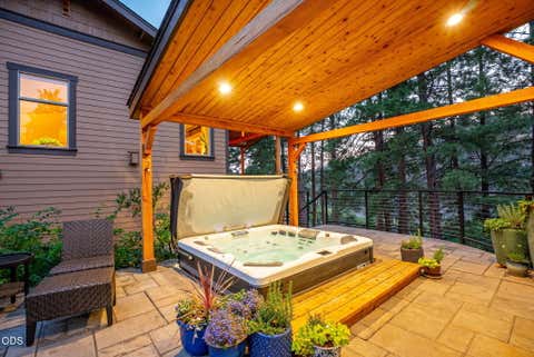 Tiny photo for 1975 NW Harriman Street, Bend, OR 97703 (MLS # 220227348)