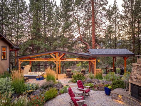 Tiny photo for 1975 NW Harriman Street, Bend, OR 97703 (MLS # 220227348)