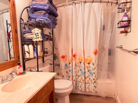 Tiny photo for 465 S 3rd Street, Jacksonville, OR 97530 (MLS # 220213028)