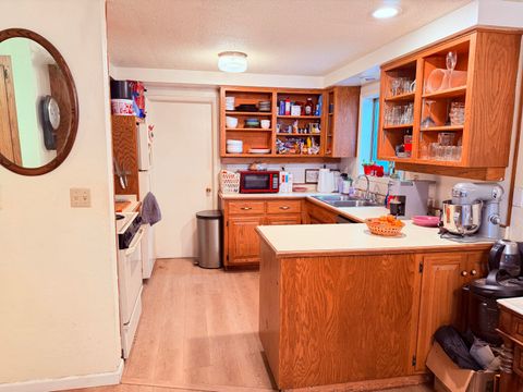 Tiny photo for 465 S 3rd Street, Jacksonville, OR 97530 (MLS # 220213028)