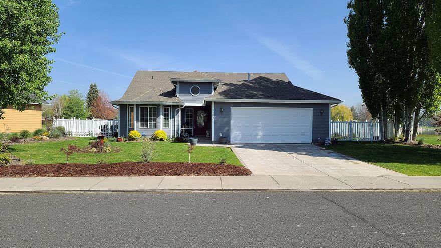 Beautiful 3 bedroom 2 bathroom Harbor Isle home on the water. All new appliances, new heating and air conditioning unit installed 2 years ago. Engineered hardwood floors under brand new carpet.   A Welcoming Brand new front door. Nicely landscaped with in ground sprinklers and lifetime fencing. Just down from the golf course and club house.  Don't miss out on this home in a pristine area Come and watch the glorious sunsets on your new trek deck.