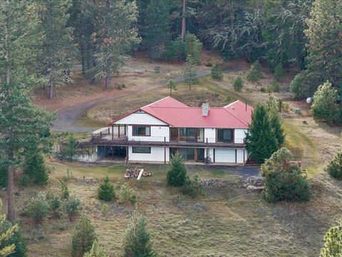 Photo of 2501 Wagon Trail Drive, Jacksonville, OR 97530 (MLS # 220215163)