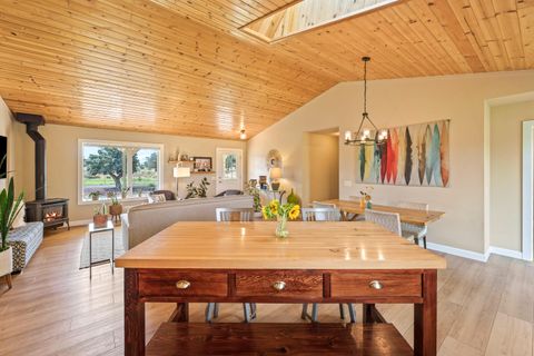Tiny photo for 24855 Deer Lane, Bend, OR 97701 (MLS # 220223119)