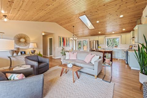 Tiny photo for 24855 Deer Lane, Bend, OR 97701 (MLS # 220223119)
