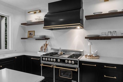 Tiny photo for 2300 Condor Drive, Redmond, OR 97756 (MLS # 220217838)