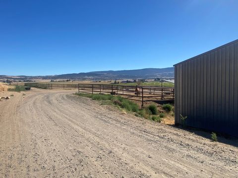 Tiny photo for 22579 Malin Cemetery Road, Malin, OR 97632 (MLS # 220213622)