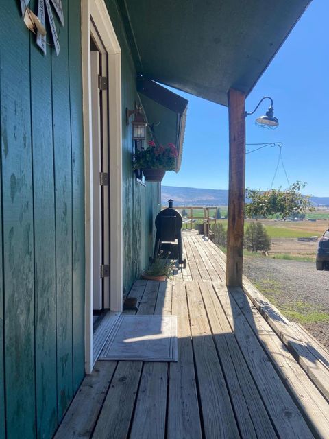 Tiny photo for 22579 Malin Cemetery Road, Malin, OR 97632 (MLS # 220213622)