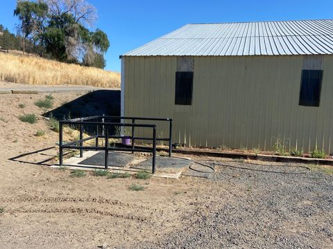 Tiny photo for 22579 Malin Cemetery Road, Malin, OR 97632 (MLS # 220213622)