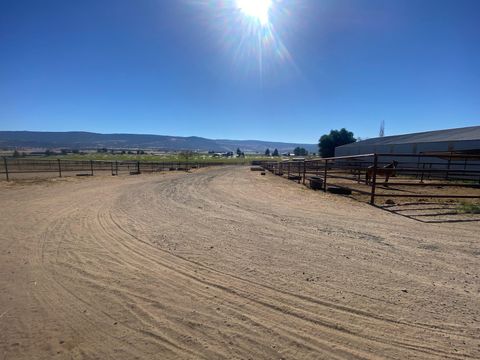 Tiny photo for 22579 Malin Cemetery Road, Malin, OR 97632 (MLS # 220213622)