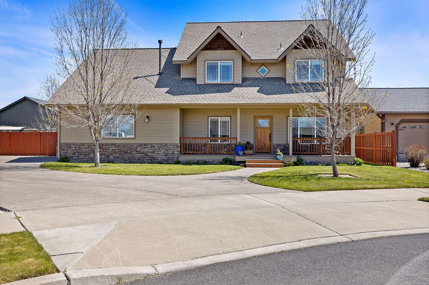 Fabulous house on cul-de-sac in Crystal Springs! This 2005 craftsman-style beauty boasts 2527 square feet of living space, featuring 4 bedrooms, with a main-level primary suite, and an office. Step inside to an open living room with gas fireplace and office space. The kitchen is a equipped with granite countertops, custom cabinetry, and stainless steel appliances. Adjacent, the dining area opens onto a spacious back deck, perfect for outdoor dining. The primary suite offers a serene escape with its luxurious soaker tub and walk-in closet. Upstairs you'll find an additional landing flex, three additional bedrooms to give privacy for family or guests.The extra bonus room provides even more space.
Outside, enjoy the lush landscaping and ample room for entertaining on the generously sized lot. Ample parking is provided in the extended driveway, perfect for guests or extra vehicles. Conveniently located minutes from town in a quiet community beneath the rimrock. Call today!