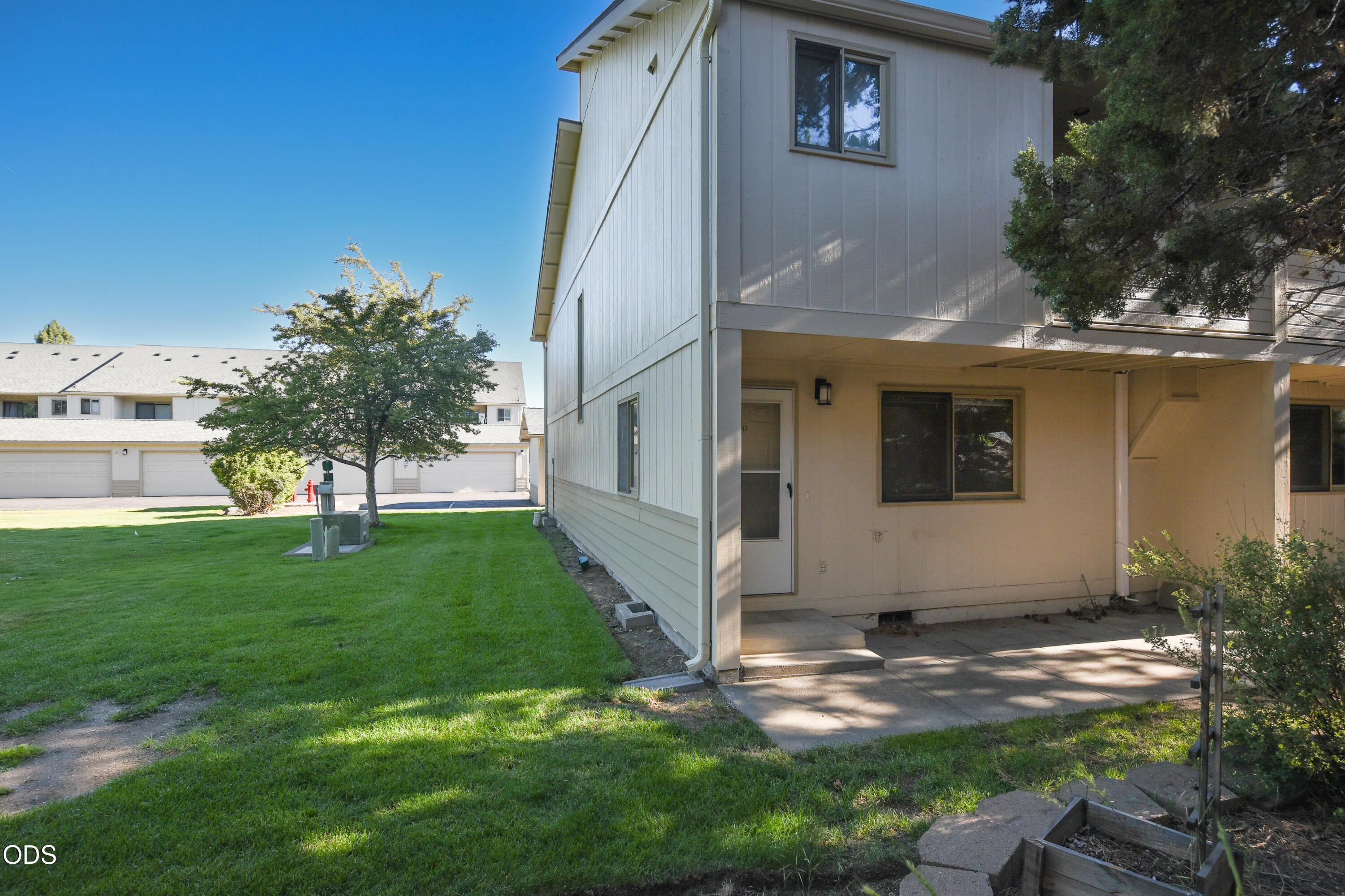 1050 NE Butler Market Road APT 47