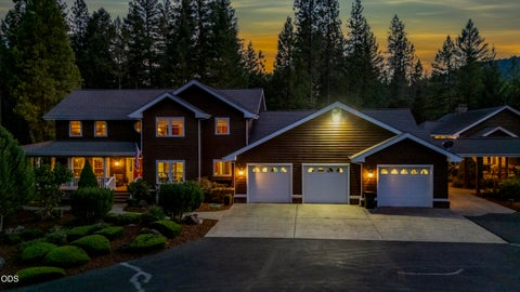 Photo of 148 Carlos Avenue, Rogue River, OR 97537 (MLS # 220229827)