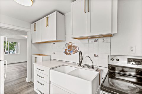 Tiny photo for 528 Pearl Street, Medford, OR 97504 (MLS # 220217003)