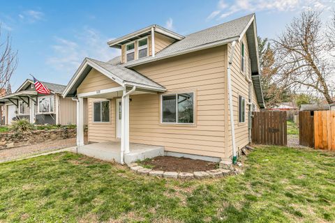 Tiny photo for 528 Pearl Street, Medford, OR 97504 (MLS # 220217003)