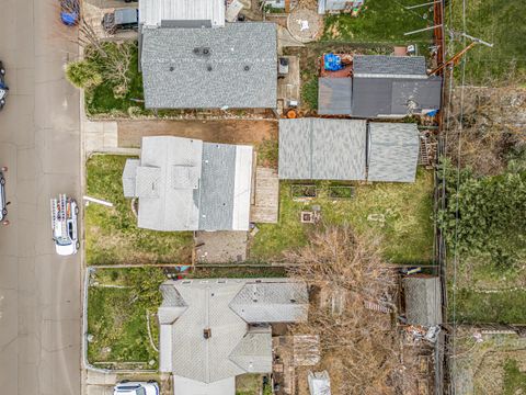 Tiny photo for 528 Pearl Street, Medford, OR 97504 (MLS # 220217003)