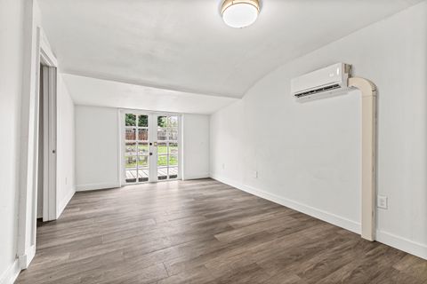 Tiny photo for 528 Pearl Street, Medford, OR 97504 (MLS # 220217003)