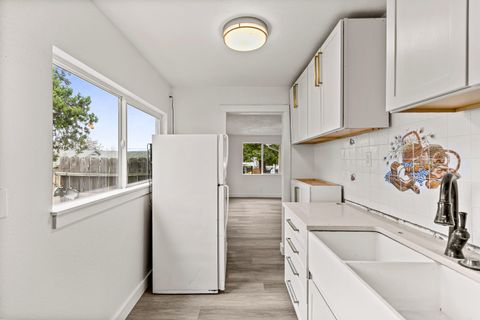 Tiny photo for 528 Pearl Street, Medford, OR 97504 (MLS # 220217003)