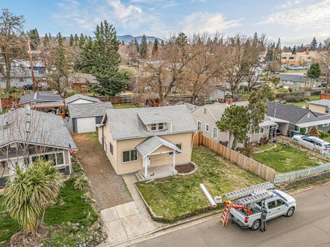 Tiny photo for 528 Pearl Street, Medford, OR 97504 (MLS # 220217003)