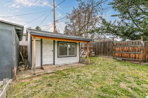 Tiny photo for 528 Pearl Street, Medford, OR 97504 (MLS # 220217003)