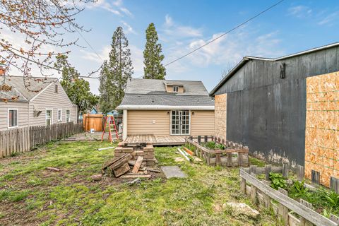 Tiny photo for 528 Pearl Street, Medford, OR 97504 (MLS # 220217003)
