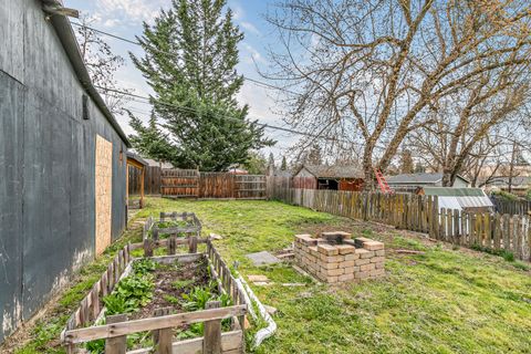 Tiny photo for 528 Pearl Street, Medford, OR 97504 (MLS # 220217003)