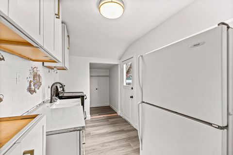 Tiny photo for 528 Pearl Street, Medford, OR 97504 (MLS # 220217003)