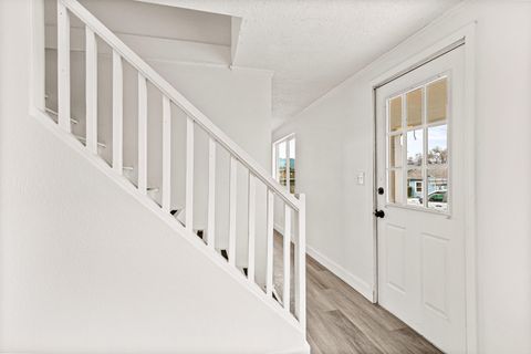 Tiny photo for 528 Pearl Street, Medford, OR 97504 (MLS # 220217003)