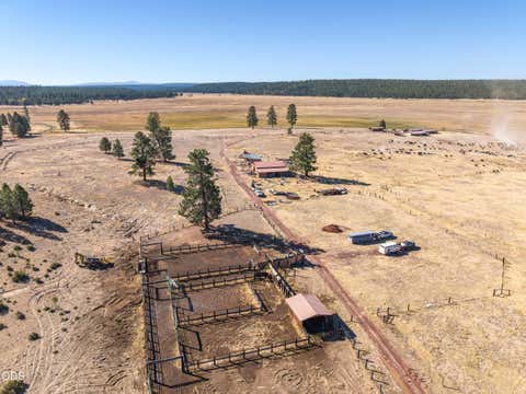 Tiny photo for 300 Road 49 Silverlake Highway, Chiloquin, OR 97624 (MLS # 220224864)