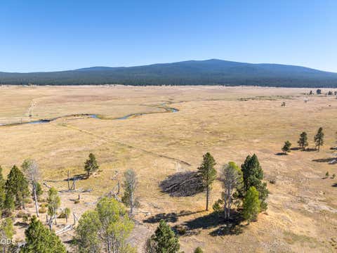 Tiny photo for 300 Road 49 Silverlake Highway, Chiloquin, OR 97624 (MLS # 220224864)