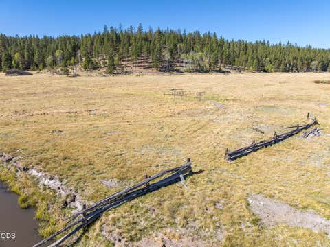 Tiny photo for 300 Road 49 Silverlake Highway, Chiloquin, OR 97624 (MLS # 220224864)