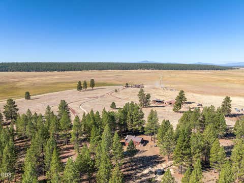Tiny photo for 300 Road 49 Silverlake Highway, Chiloquin, OR 97624 (MLS # 220224864)