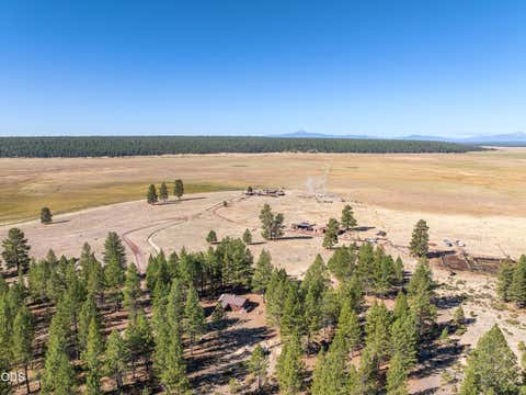 Tiny photo for 300 Road 49 Silverlake Highway, Chiloquin, OR 97624 (MLS # 220224864)