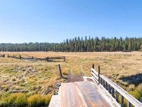 Tiny photo for 300 Road 49 Silverlake Highway, Chiloquin, OR 97624 (MLS # 220224864)