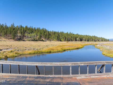 Tiny photo for 300 Road 49 Silverlake Highway, Chiloquin, OR 97624 (MLS # 220224864)