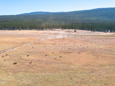 Tiny photo for 300 Road 49 Silverlake Highway, Chiloquin, OR 97624 (MLS # 220224864)