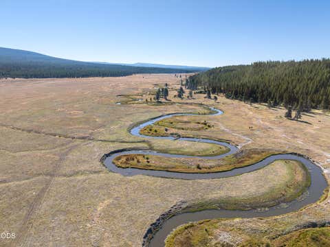 Tiny photo for 300 Road 49 Silverlake Highway, Chiloquin, OR 97624 (MLS # 220224864)