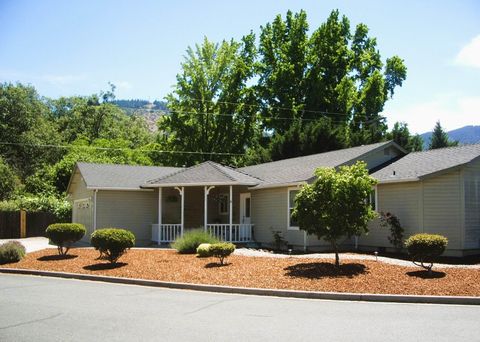 1721 SE Brookhurst Way Grants Pass OR 97527