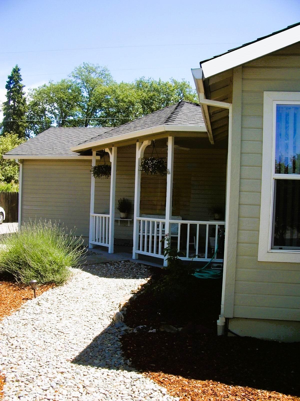 1721 SE Brookhurst Way