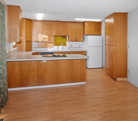 Tiny photo for 450 Fulton Street, Klamath Falls, OR 97601 (MLS # 220215729)