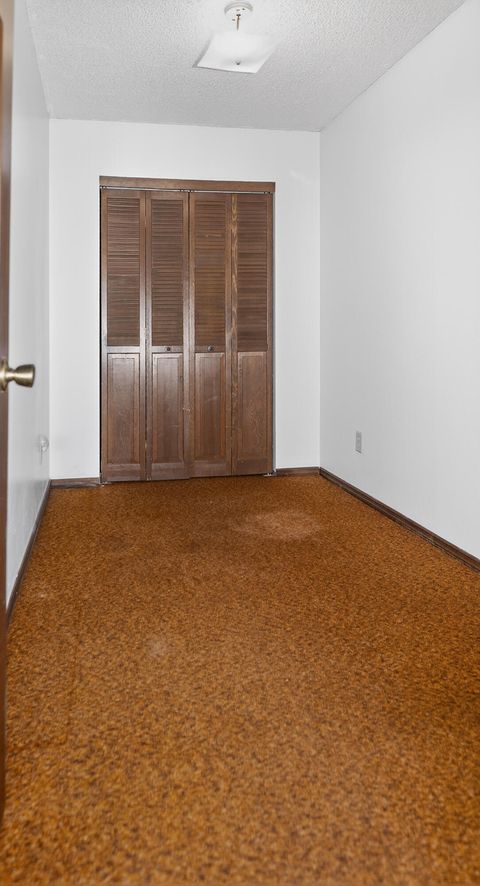 Tiny photo for 450 Fulton Street, Klamath Falls, OR 97601 (MLS # 220215729)