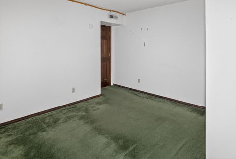 Tiny photo for 450 Fulton Street, Klamath Falls, OR 97601 (MLS # 220215729)